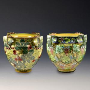 Par de grandes maceteros con higos y uvas - Manufactura Cantagalli, circa 1895-1900